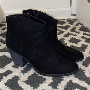 FADED GLORY black booties